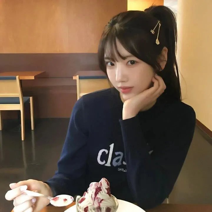 红衣小女孩